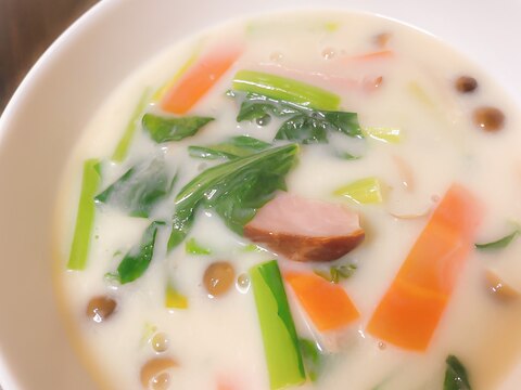 ほっとする味(๑´ڡ`๑)小松菜のクリームスープ